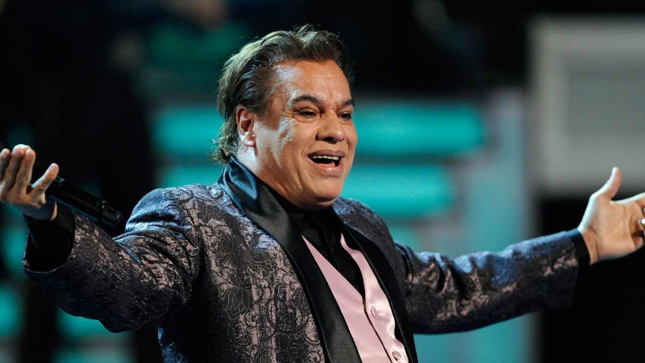 El legado de Juan Gabriel continúa con ”Me nace del corazón”