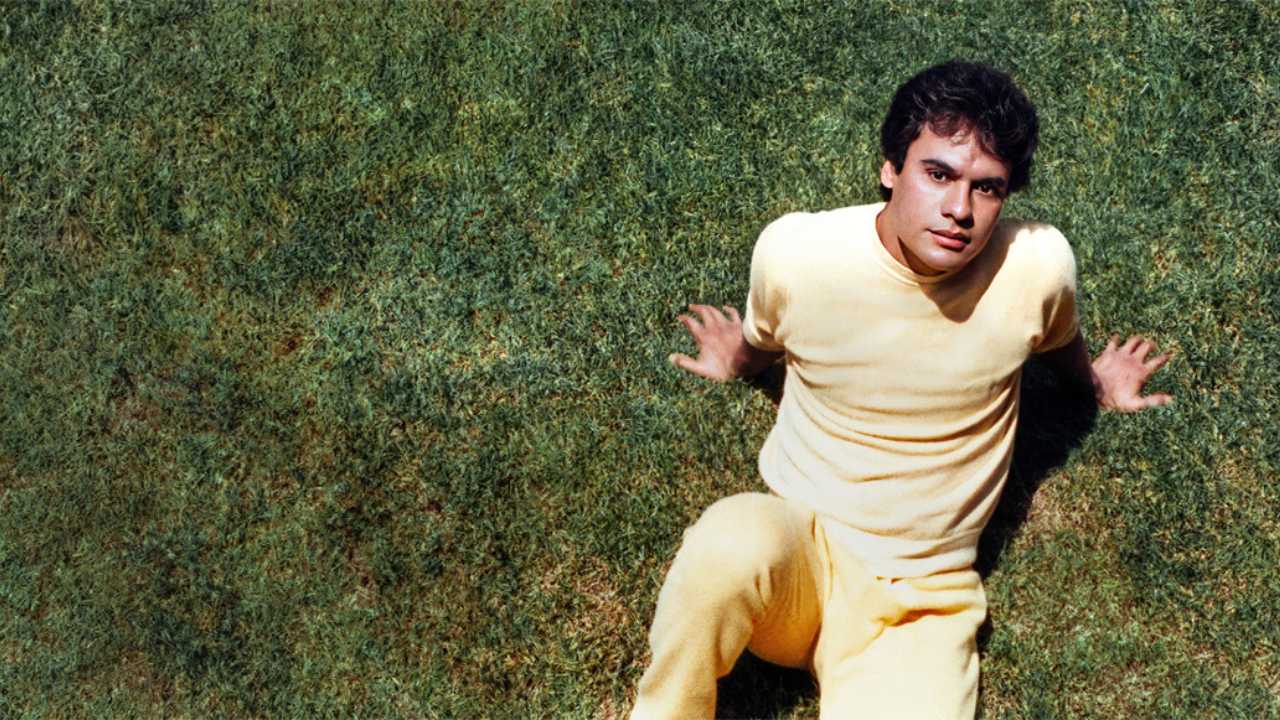 Juan Gabriel revive en nueva serie que emociona a México