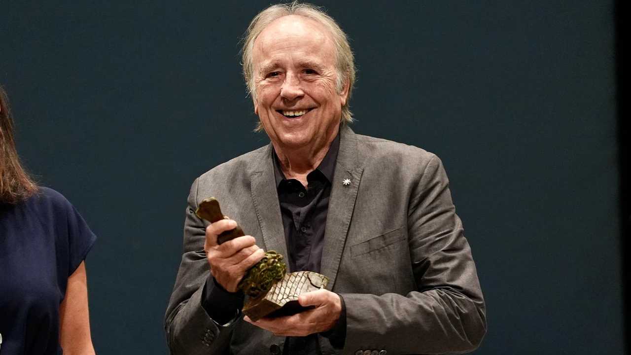 Joan Manuel Serrat denuncia genocidio tras recibir premio