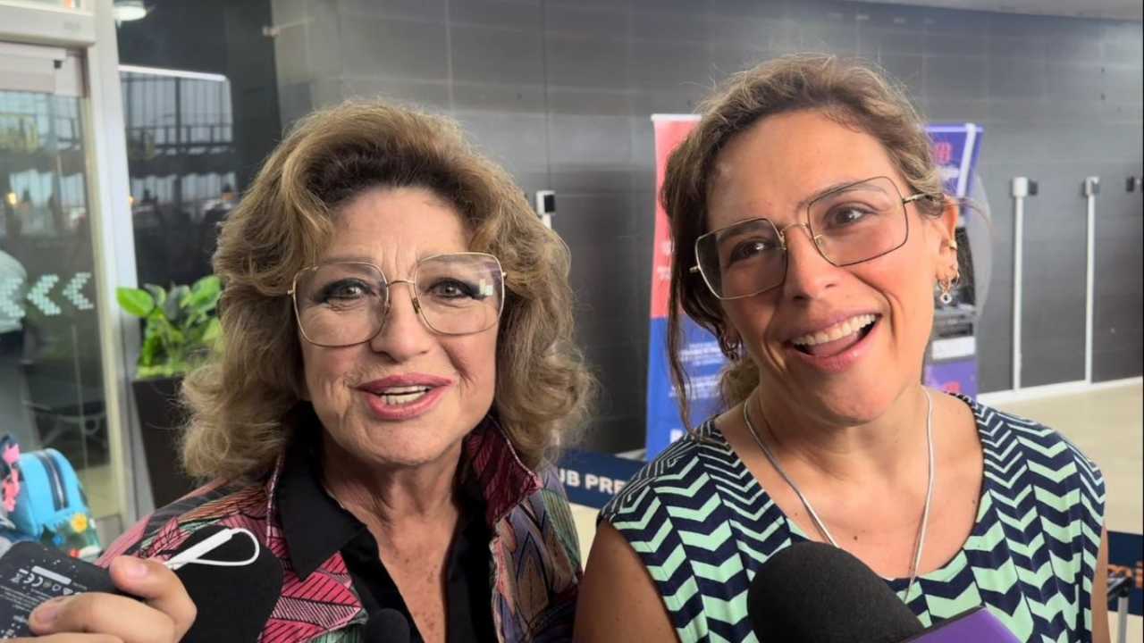 Angélica María envuelve de amor a su hija en huracán mediático