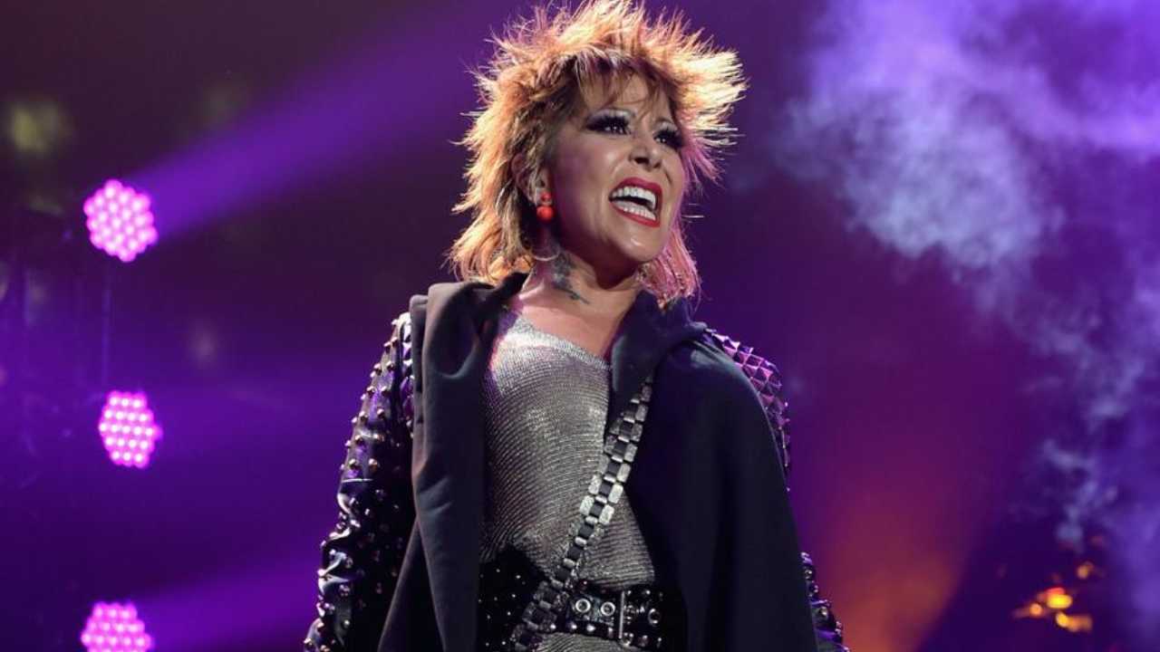 Acusan a Alejandra Guzmán de retirar apoyo a adultos mayores